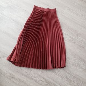 H&M Oxblood pleated skirt